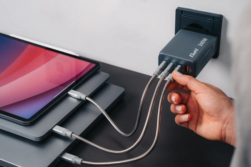 Integrated GaN Wall Chargers